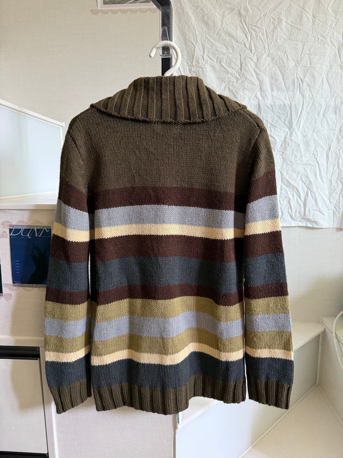 버튼 디테일 스트라이프 니트 상품이미지3