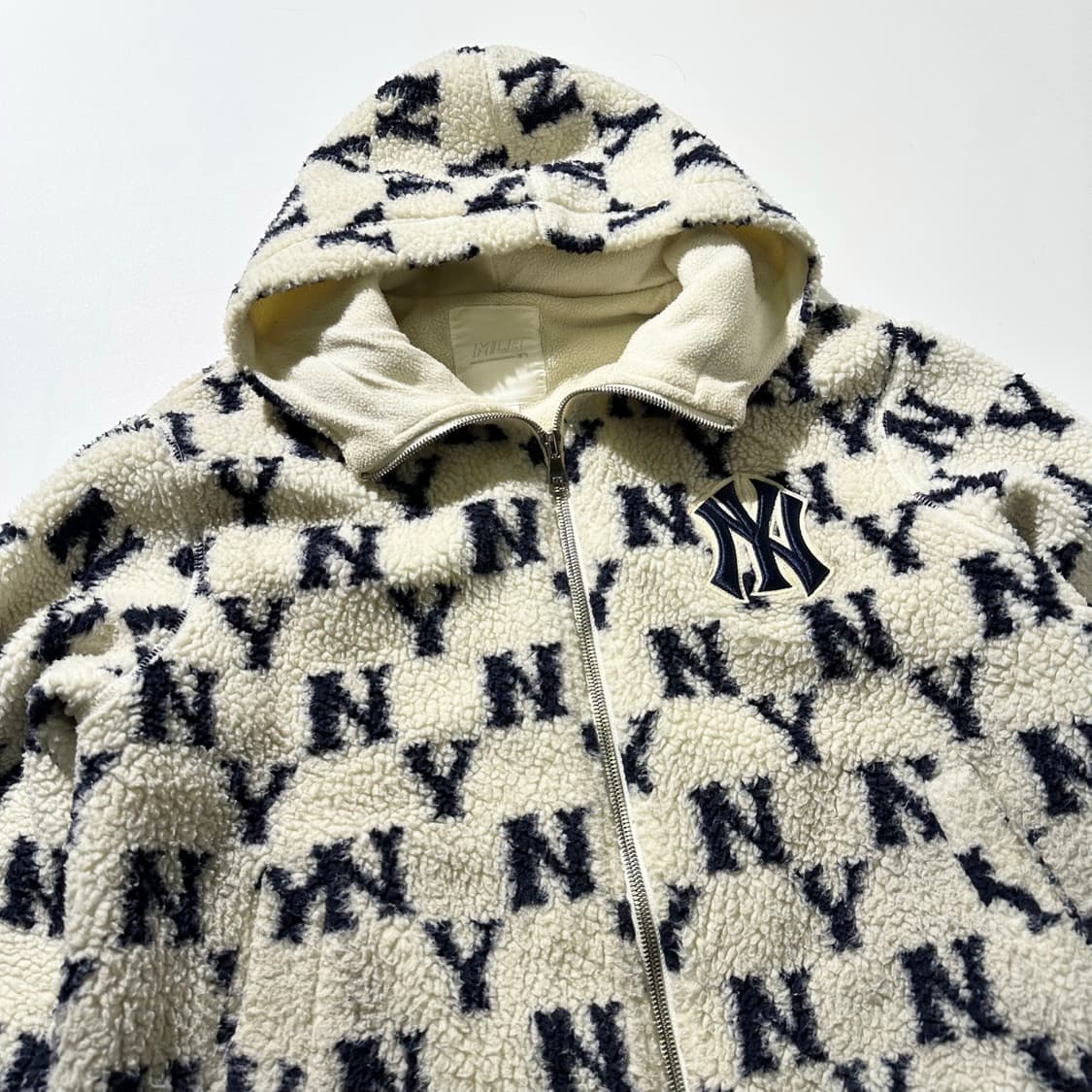 MLB 뉴욕 양키즈 시그니쳐 패턴 쉐르파 후리스 자켓 상품이미지4