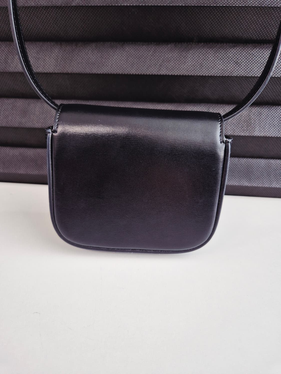 셀린느 트리옹프 카프스킨 미니백 (블랙) 상태 매우 좋아요!! 상품이미지3