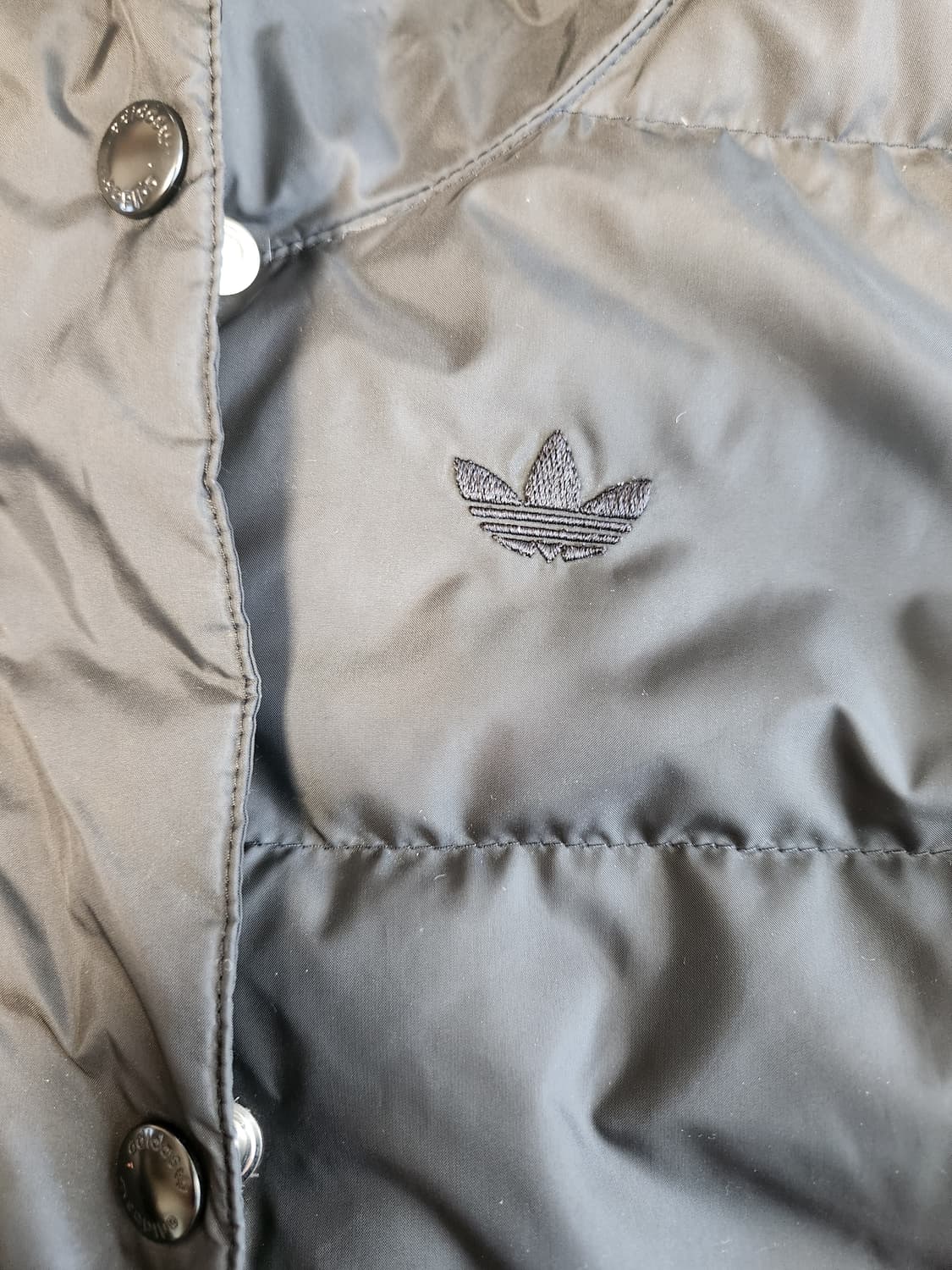 아디다스 여성 덕다운 패딩 자켓 사이즈M

외관상태는 하지오염 없이 깨끗 상품이미지2