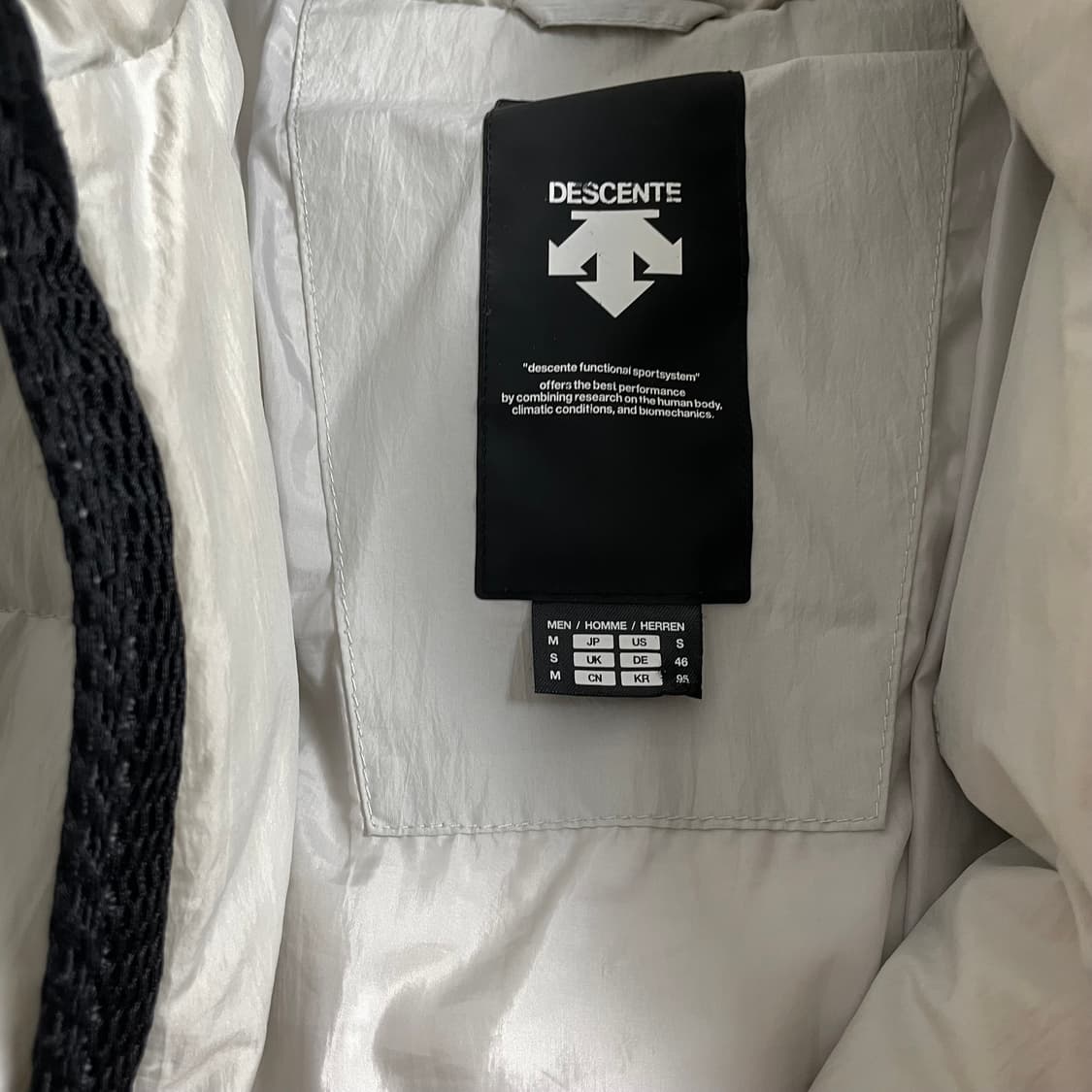 데상트 패치 로고 덕다운 푸퍼 패딩o 4075 상품이미지8