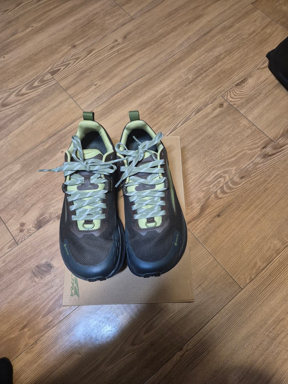 (250/2회착)알트라 x 로아 팀프 5 고어텍스 브라운 상품이미지1