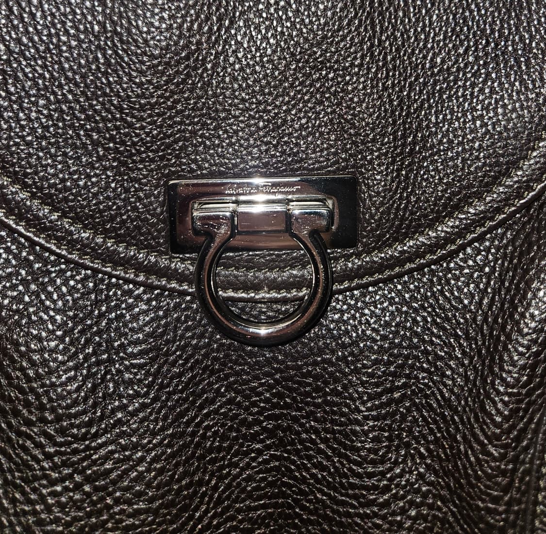 페라가모 간치니 호보백 다크브라운 상품이미지6