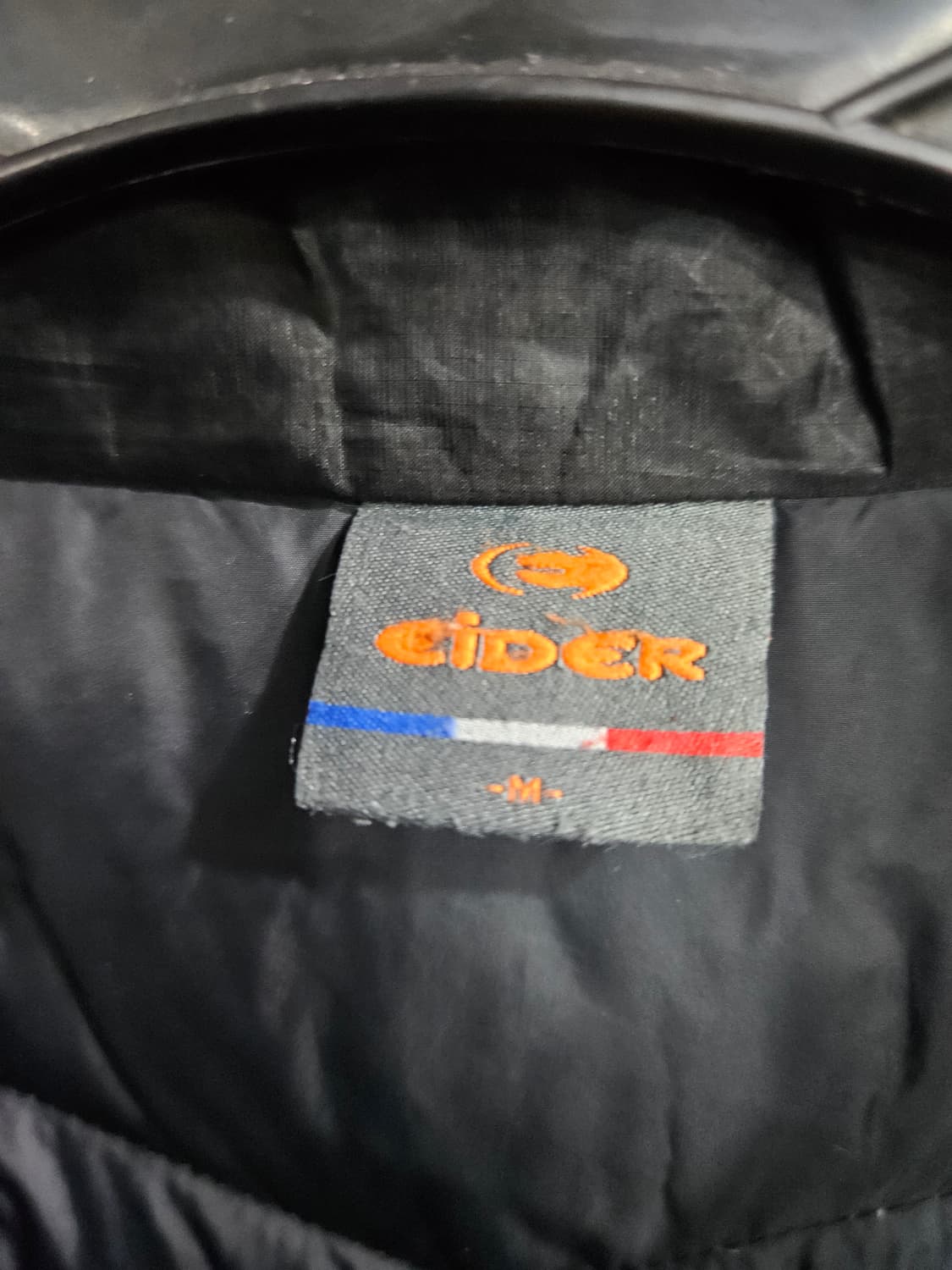 아이더 블랙컬러 남성 95 덕다운 경량패딩  상품이미지3