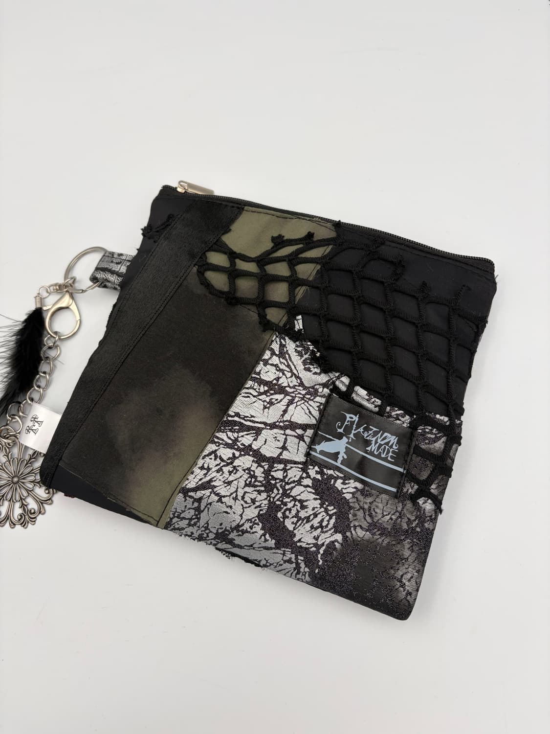 Velvet Eclipse Pouch 상품이미지2