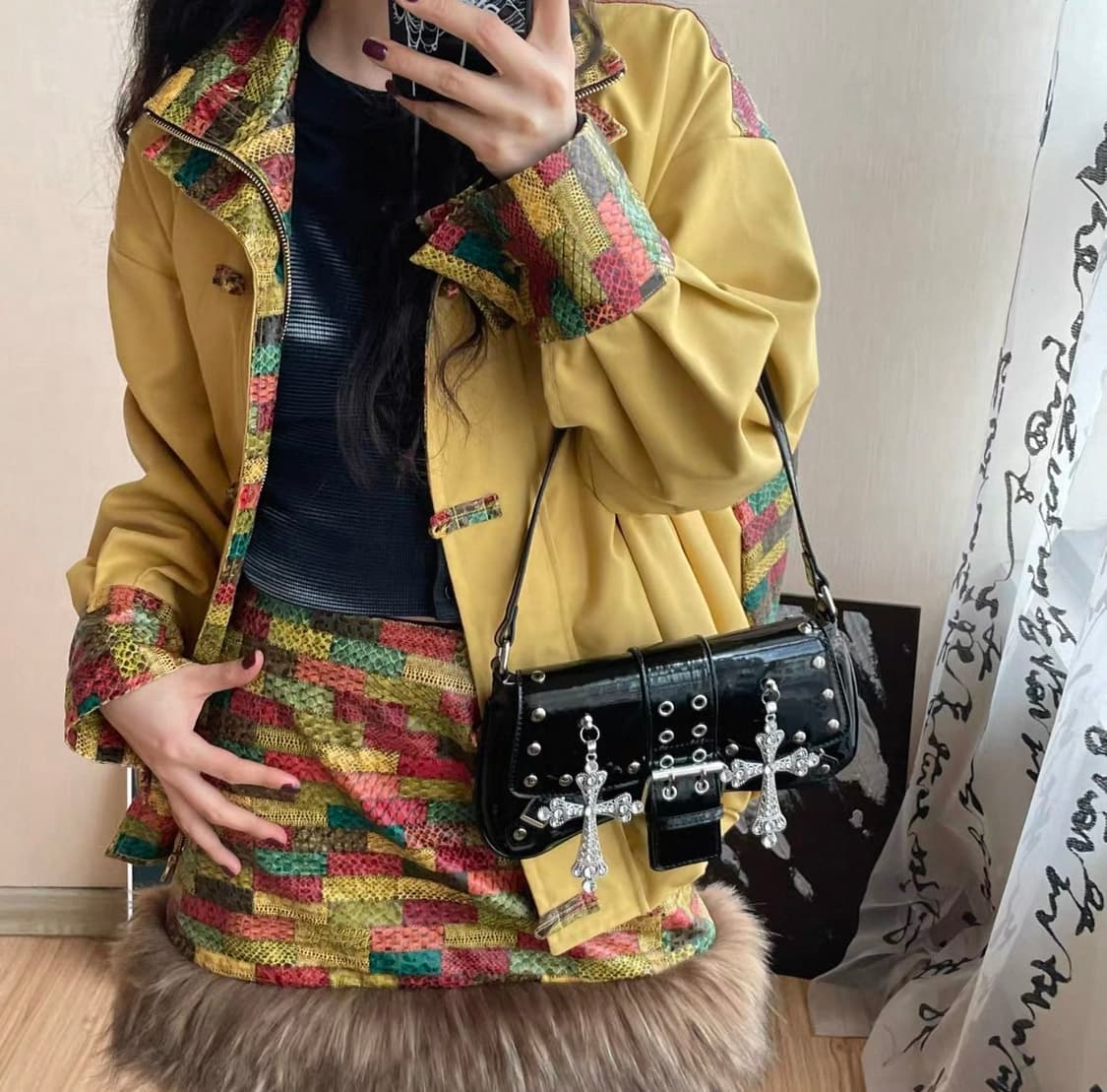 갸루 Y2K 블랙 에나멜 크로스 가방 상품이미지2