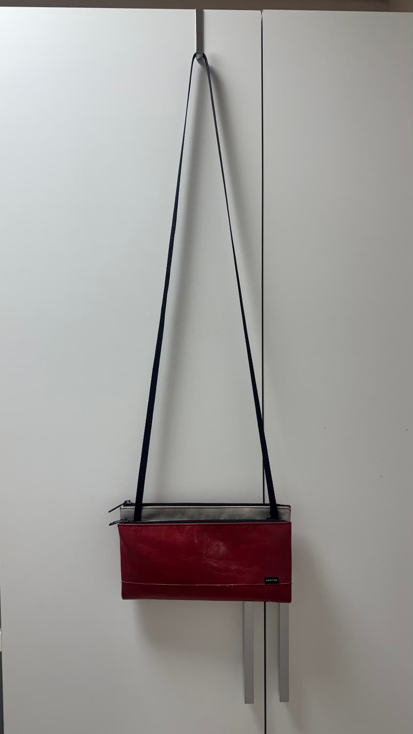 프라이탁 F271 마시쿠라 레드/실버 크로스백 상품이미지1