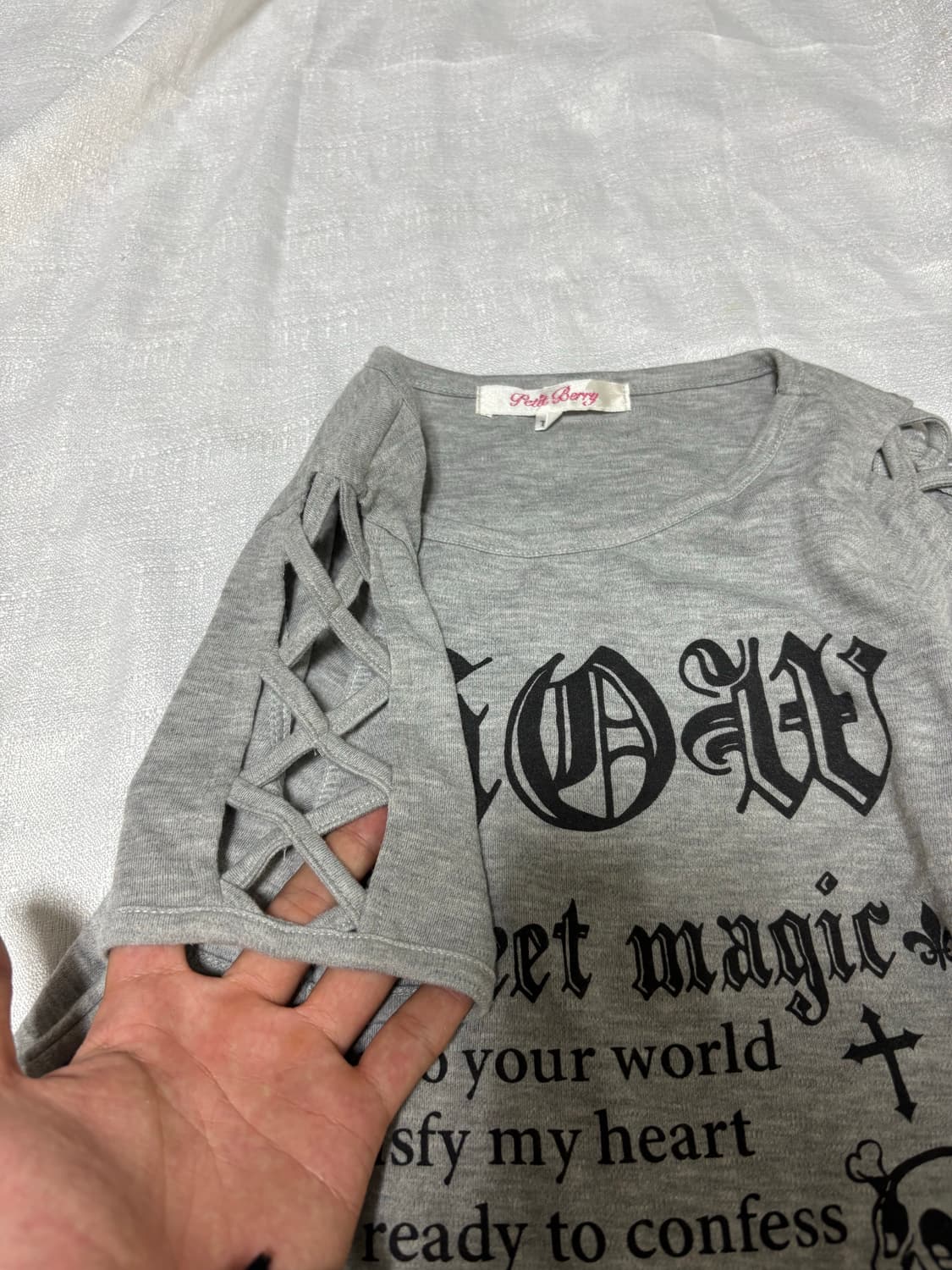 “Unknown” Y2K Skull Print Grey Tee 상품이미지3