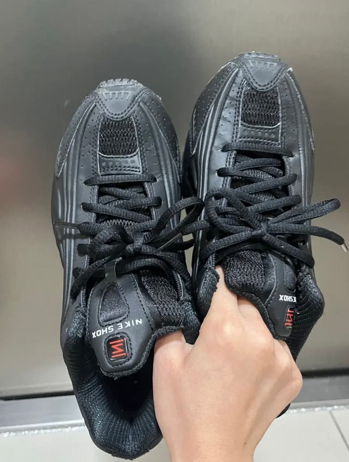 나이키 샥스 R4 블랙 235 상품이미지4