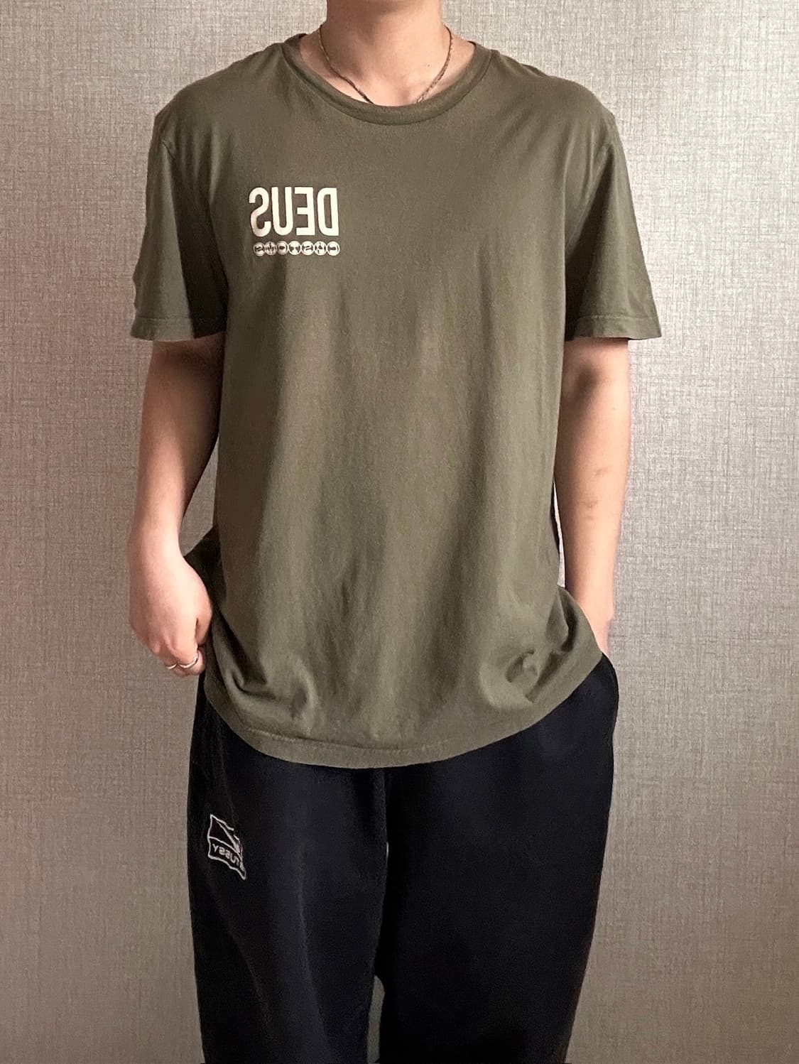 데우스 엑스 마키나 후면 포인트 카키 반팔 티셔츠 상품이미지3