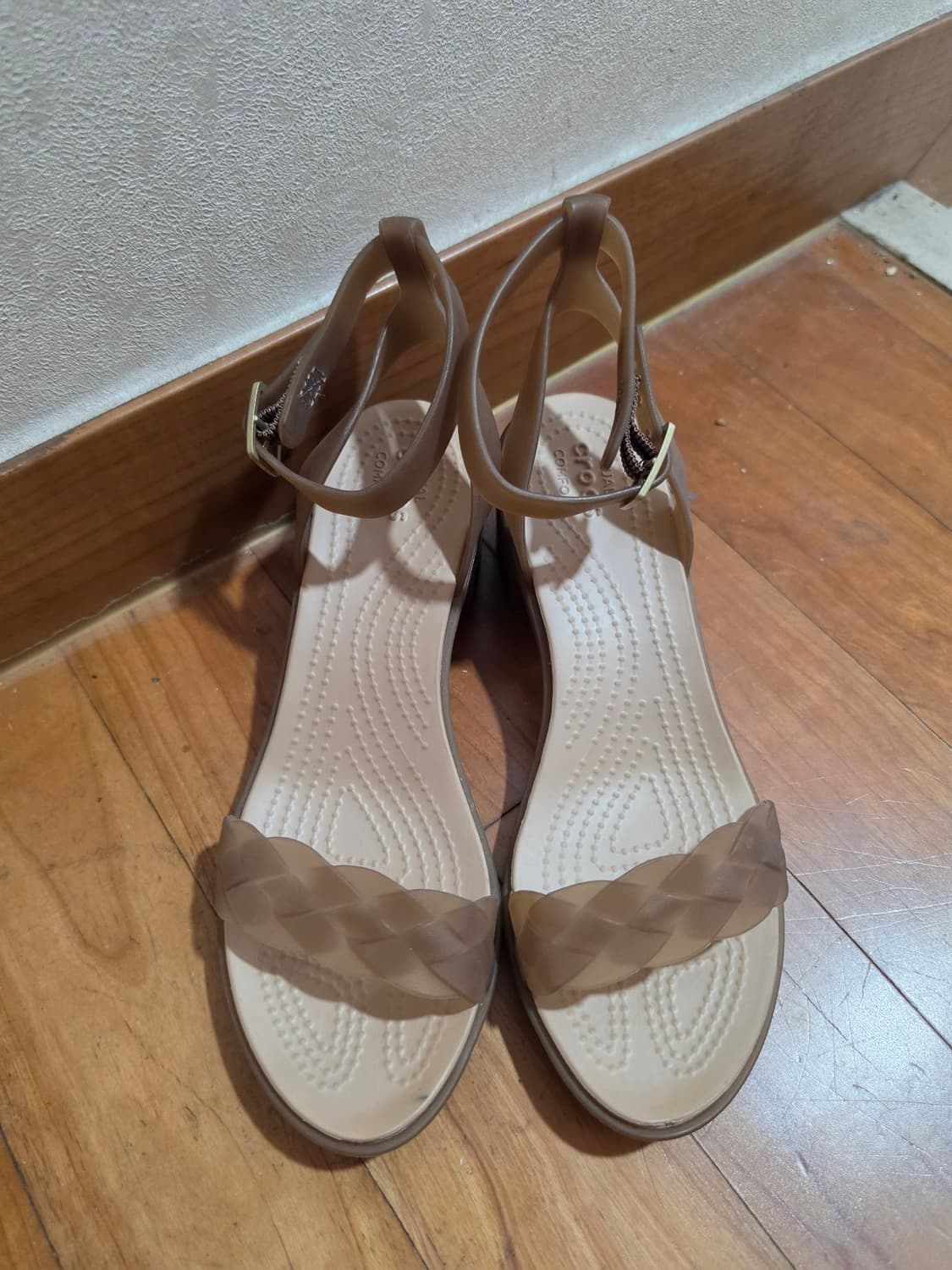 크록스 샌들 이자벨라 블록 힐 W6 상품이미지1