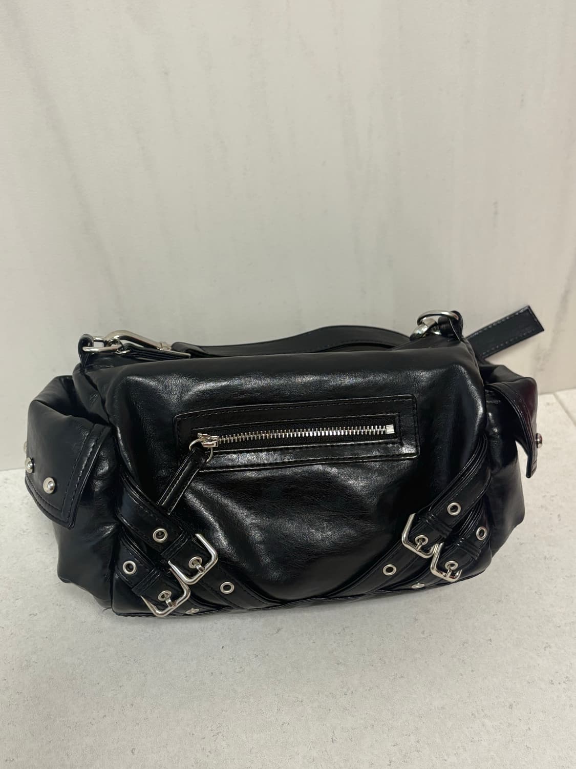 다이닛 STUD POCKET BAG IN BLACK 상품이미지1