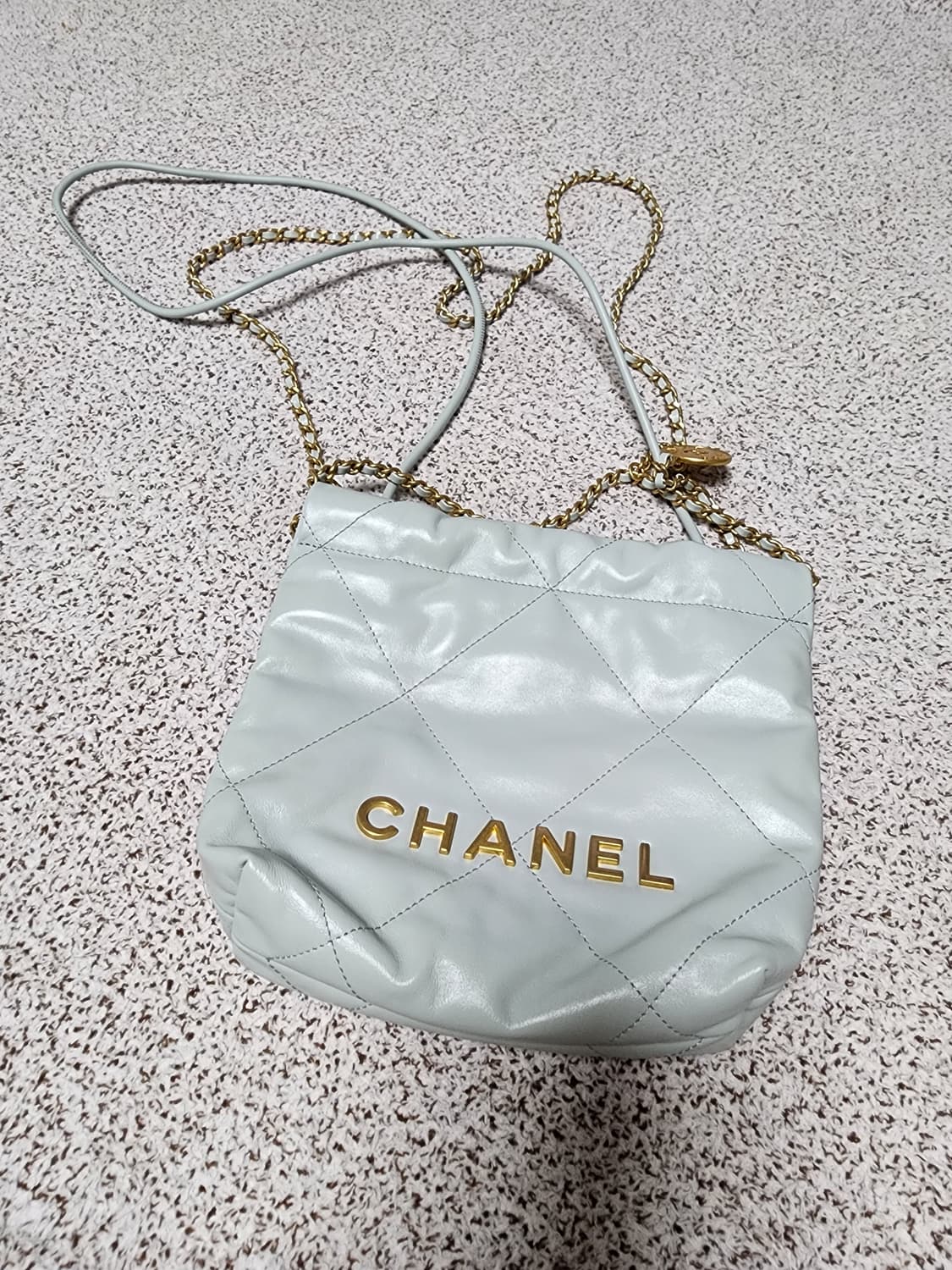 샤넬 22 미니백 베이비블루 상품이미지1