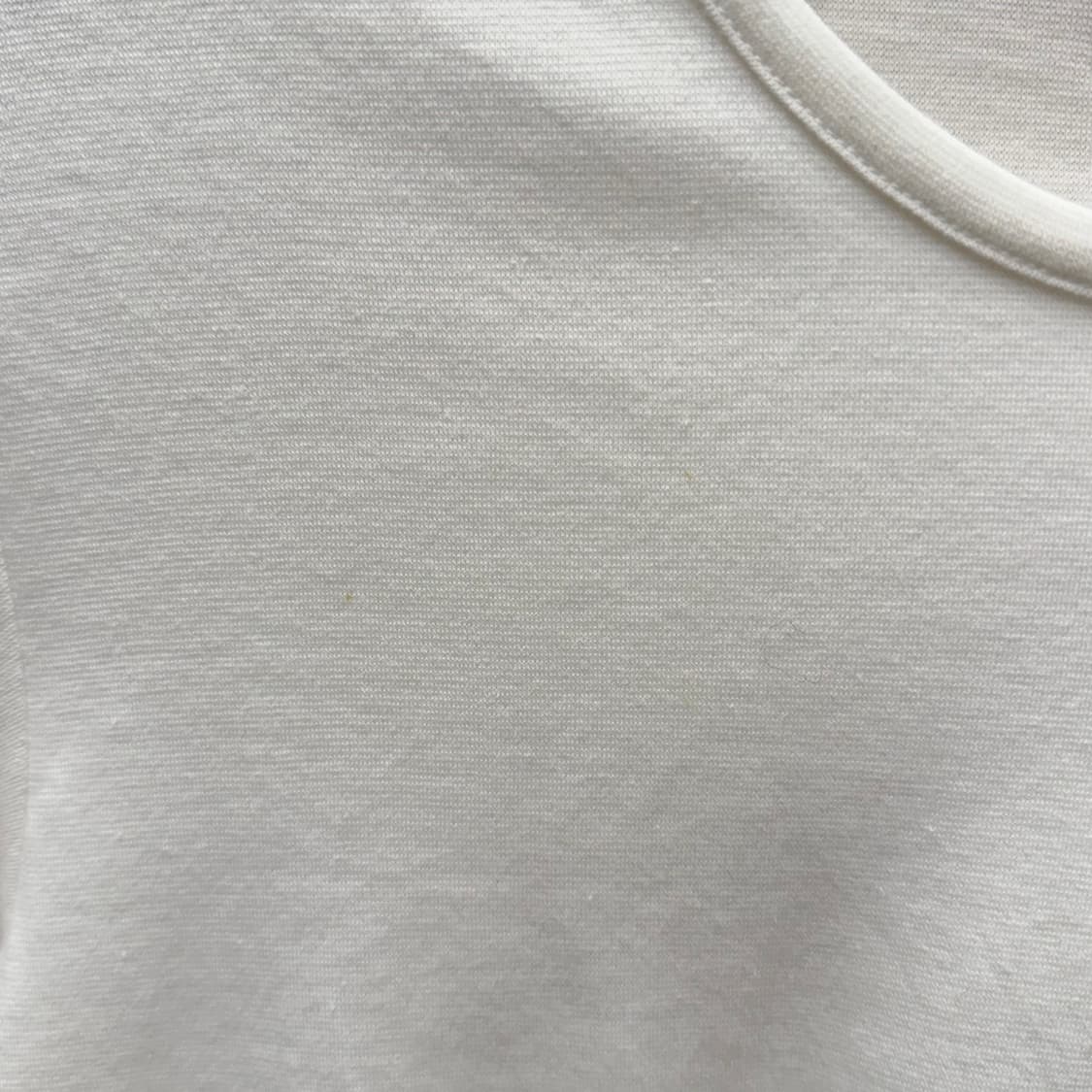 이세이미야케 반팔 티셔츠 라운드넥 I.S 로고 라벨 디테일 화이트 상품이미지7