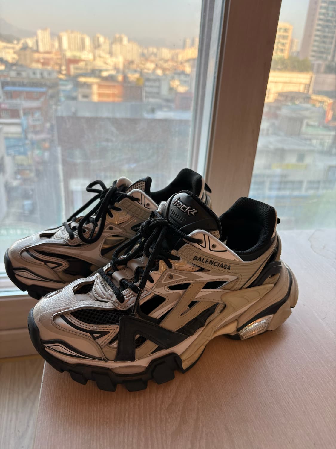 발렌시아가 트랙2 스니커즈 아이보리/블랙 (230-235mm) 상품이미지1