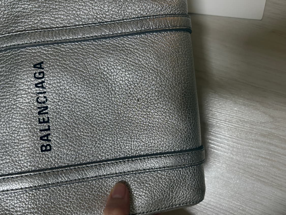 발렌시아가 에브리데이백 xxs 실버 상품이미지4