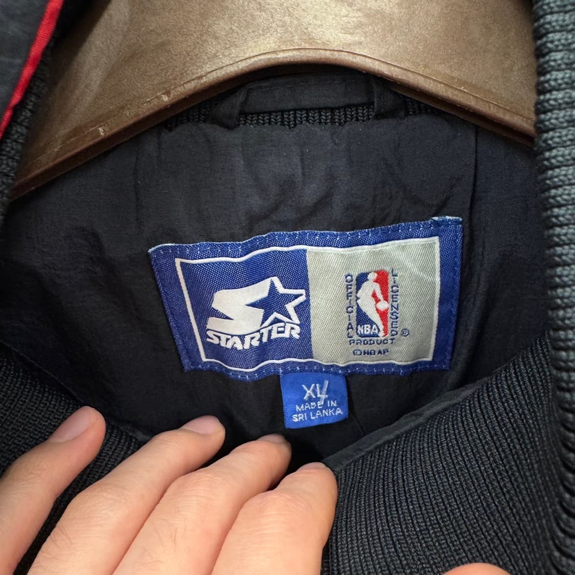 NBA X 스타터 시카고불스 아노락 패딩 점퍼 후면 빅로고 디테일 블랙 상품이미지8