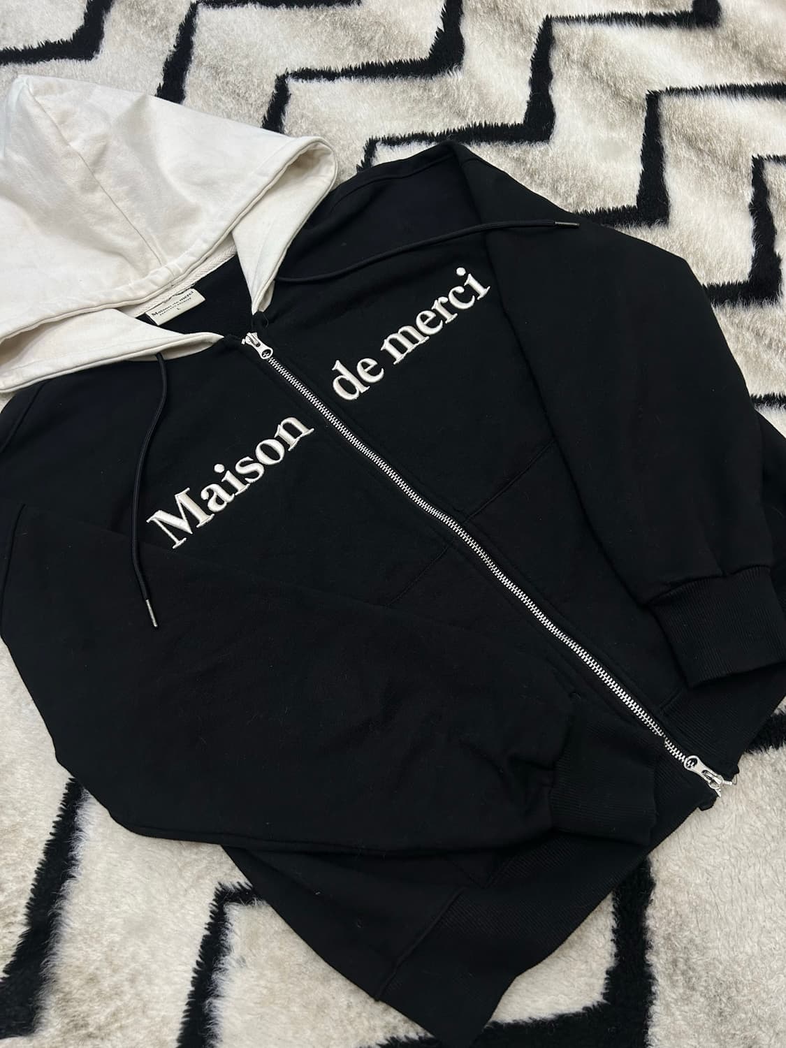 [L]패블러스아카이브 엠보로고 크롭 후드집업 상품이미지2