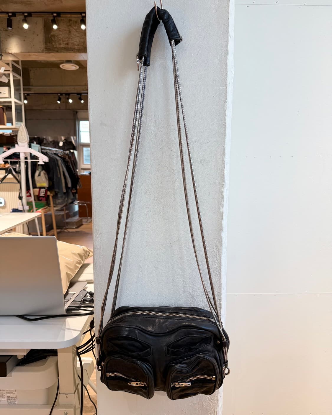 알렉산더 왕 블랙 브렌다 체인 크로스백 상품이미지2