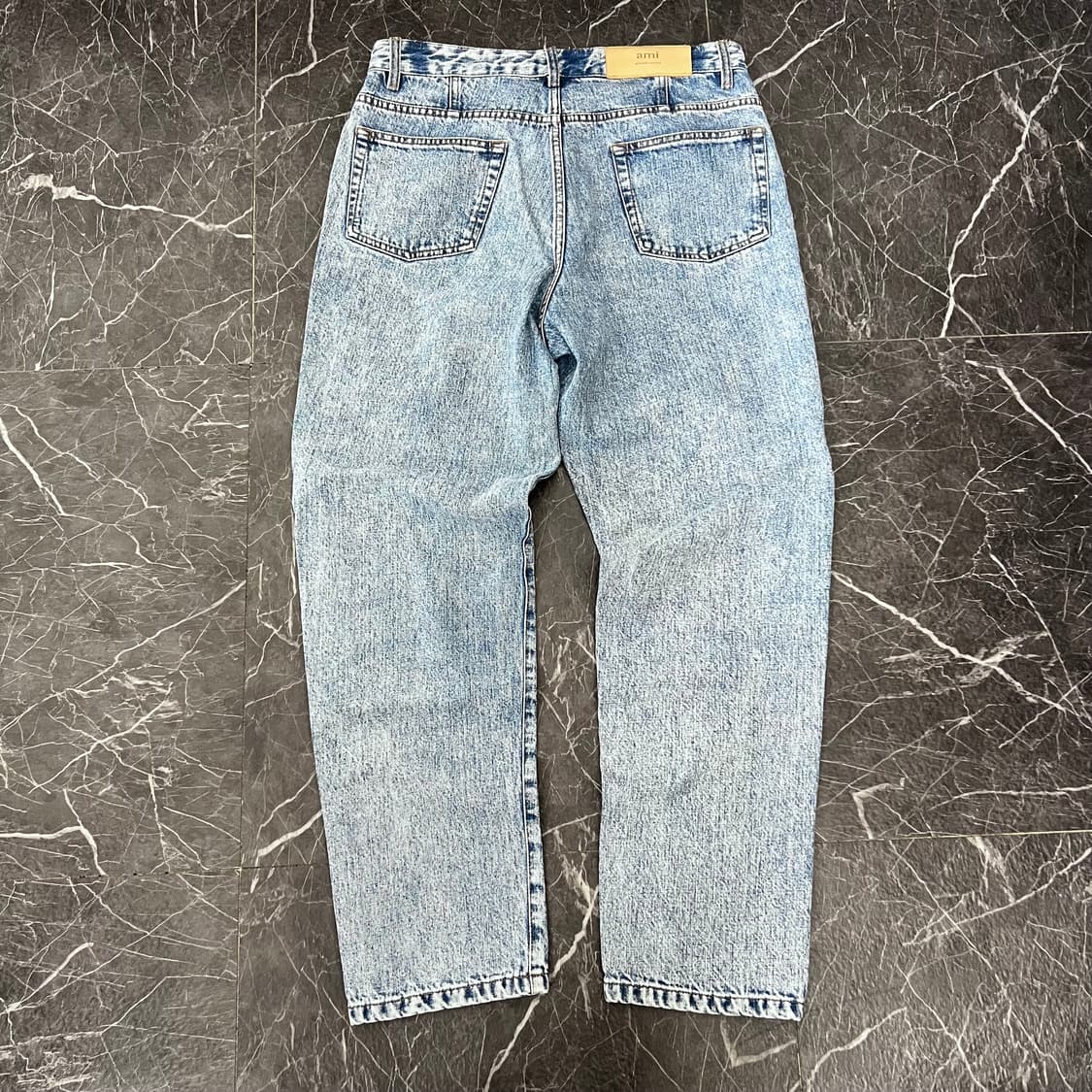 AMI 아미 워시드 테이퍼드 데님 진 상품이미지5