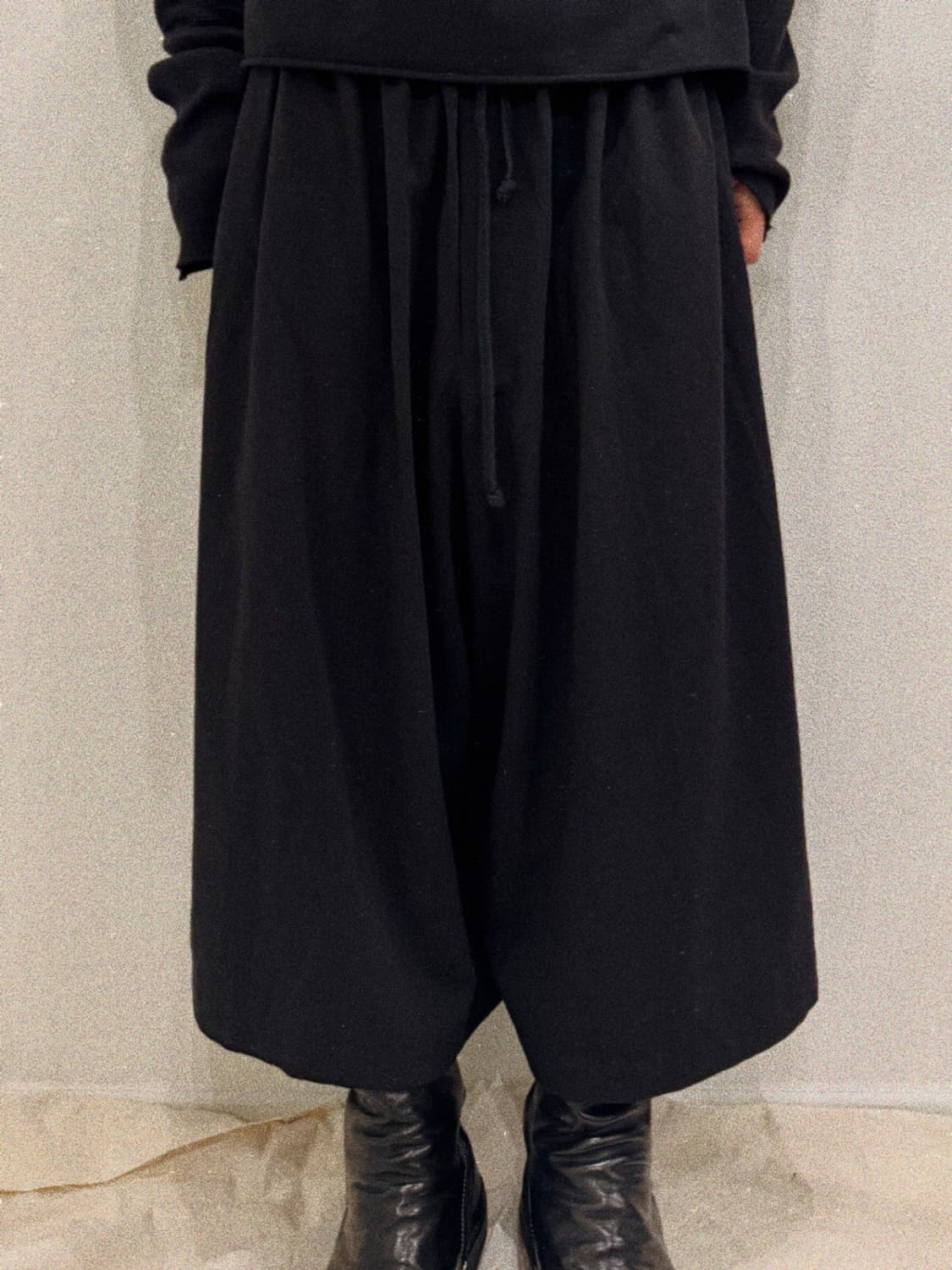 요지야마모토 18aw 와이드 하카마 팬츠 상품이미지1