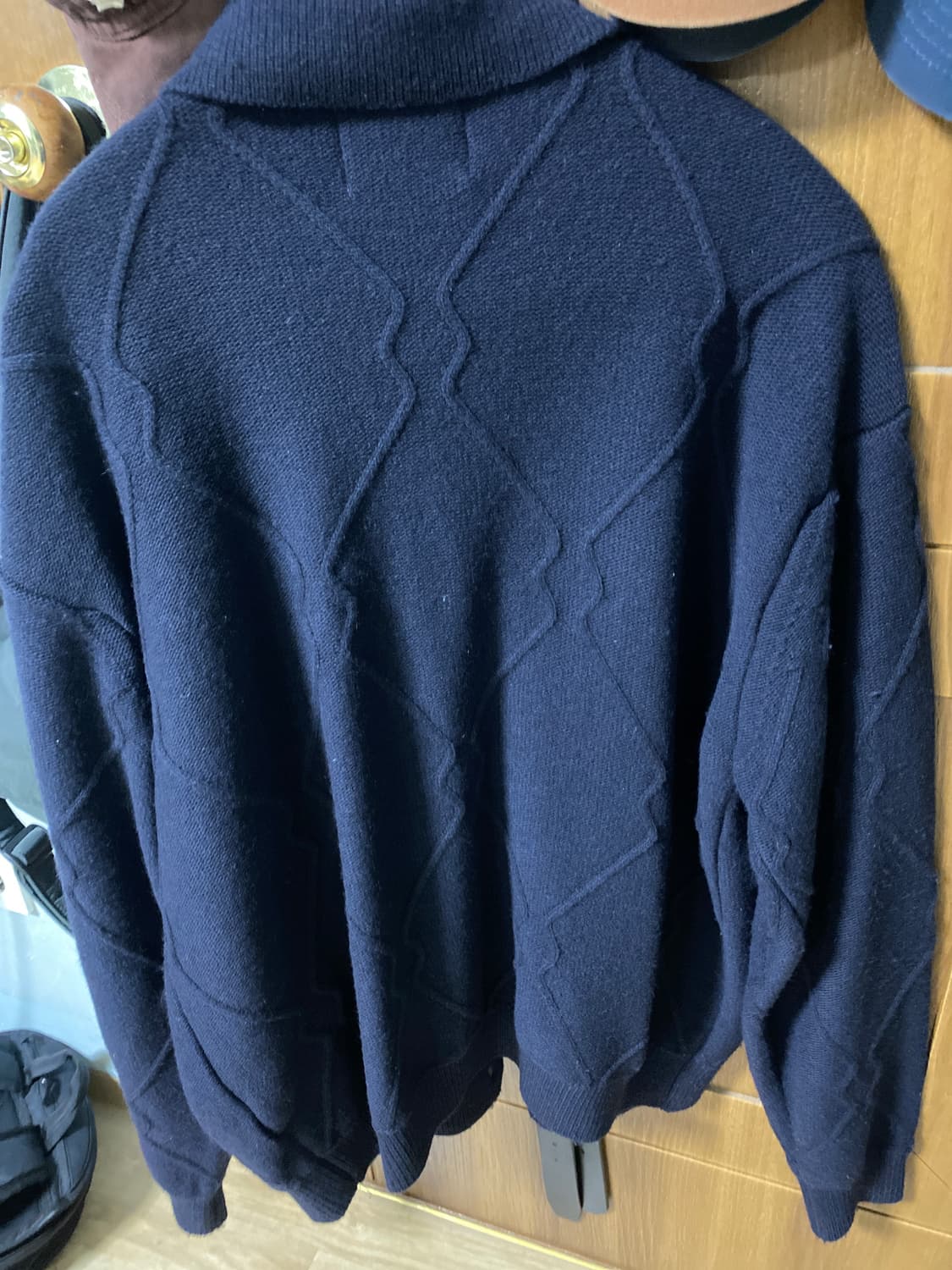 셔터 로고패턴 가디건 네이비 상품이미지3