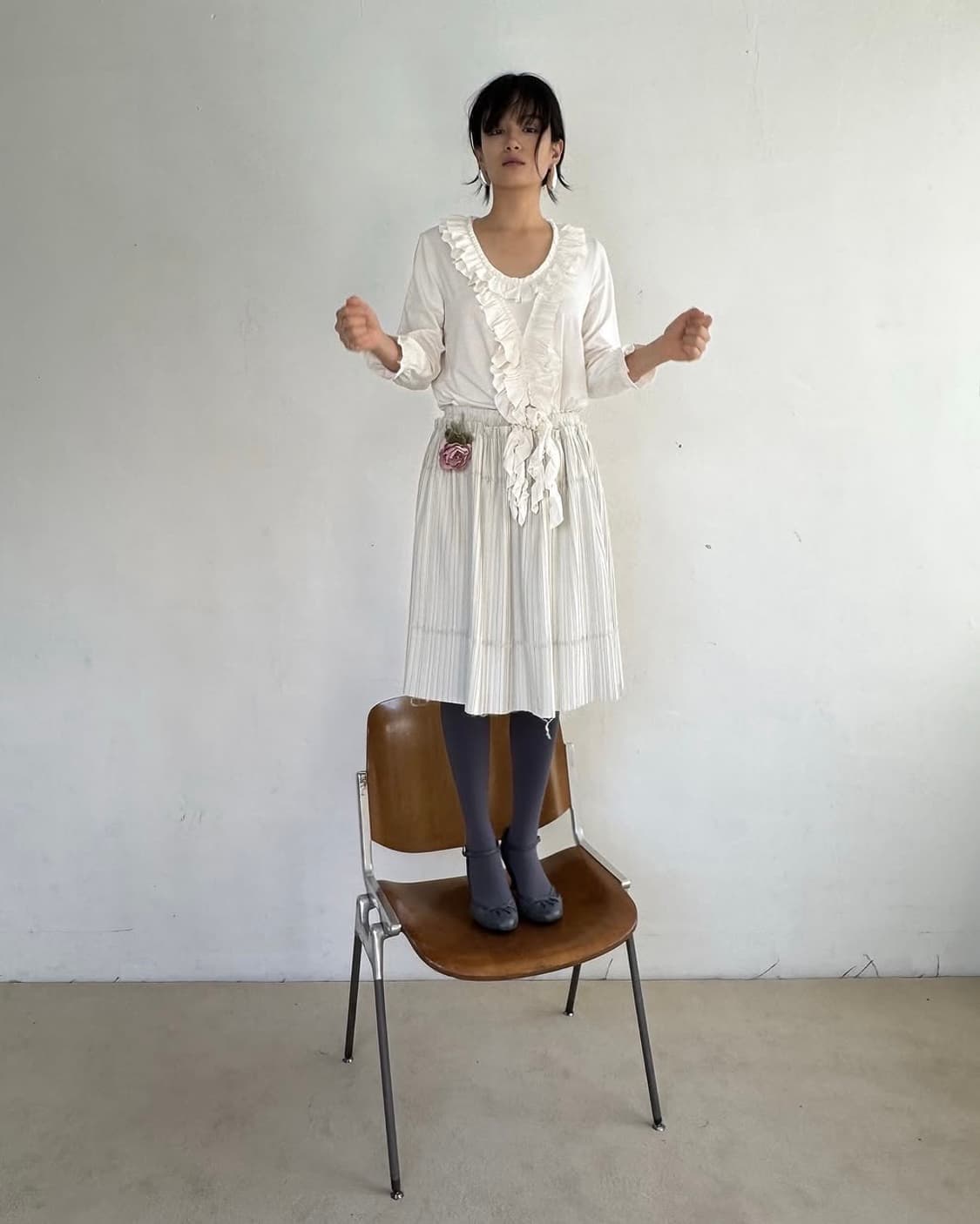 노이어덜트 스쿱넥 프릴 티셔츠 상품이미지3