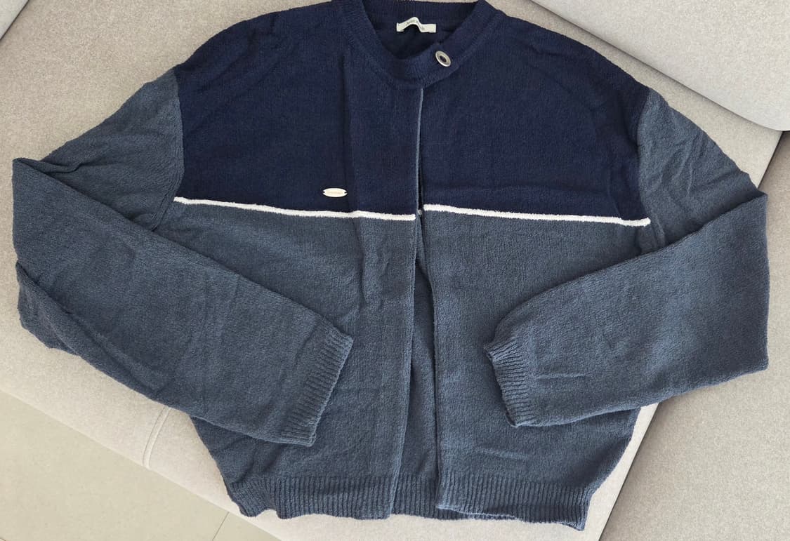 아비에무아 엠보스드 투톤 가디건 (네이비) 상품이미지4