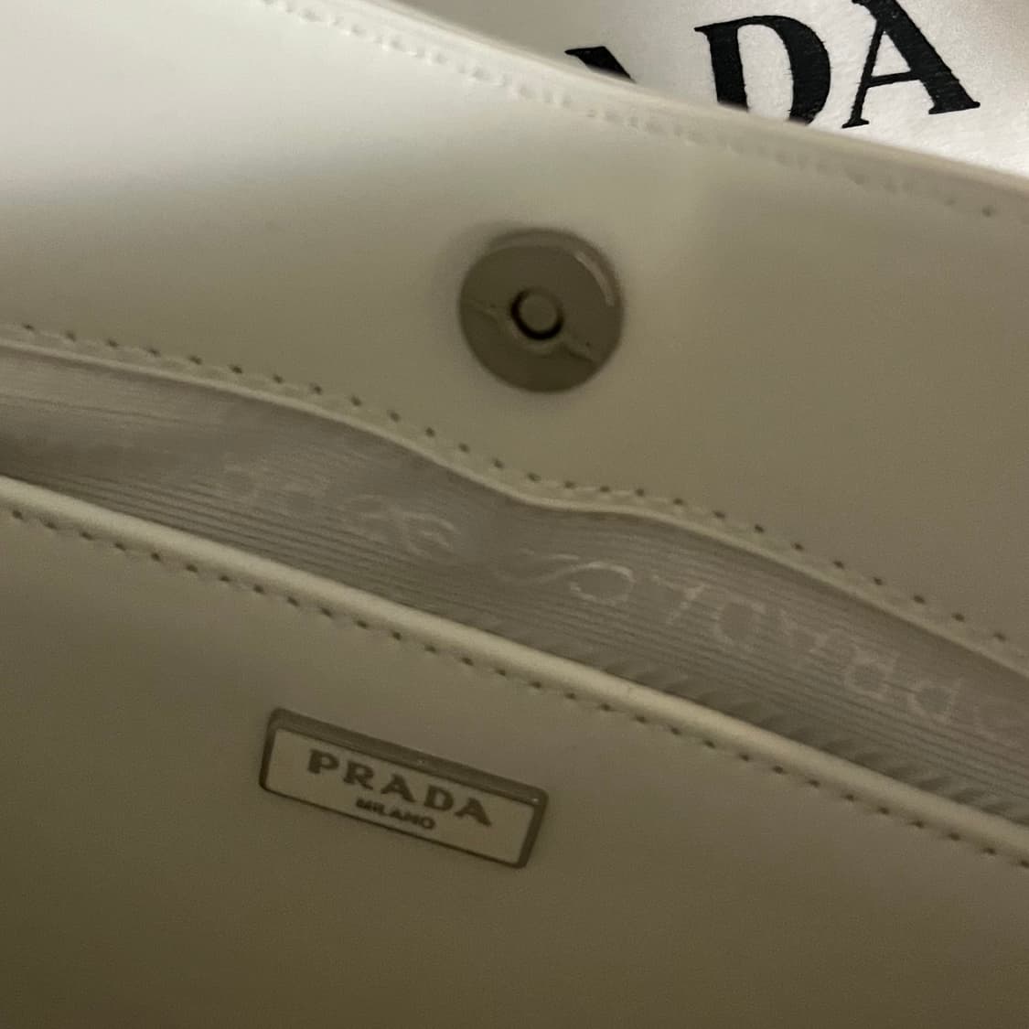 프라다 클레오 화이트 숄더백 스몰 상품이미지6