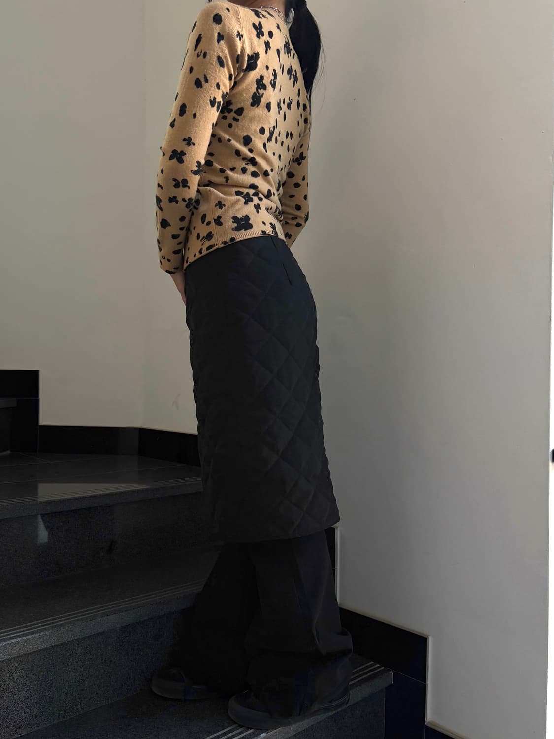 블랙 퀄팅 패딩 미디스커트 상품이미지7