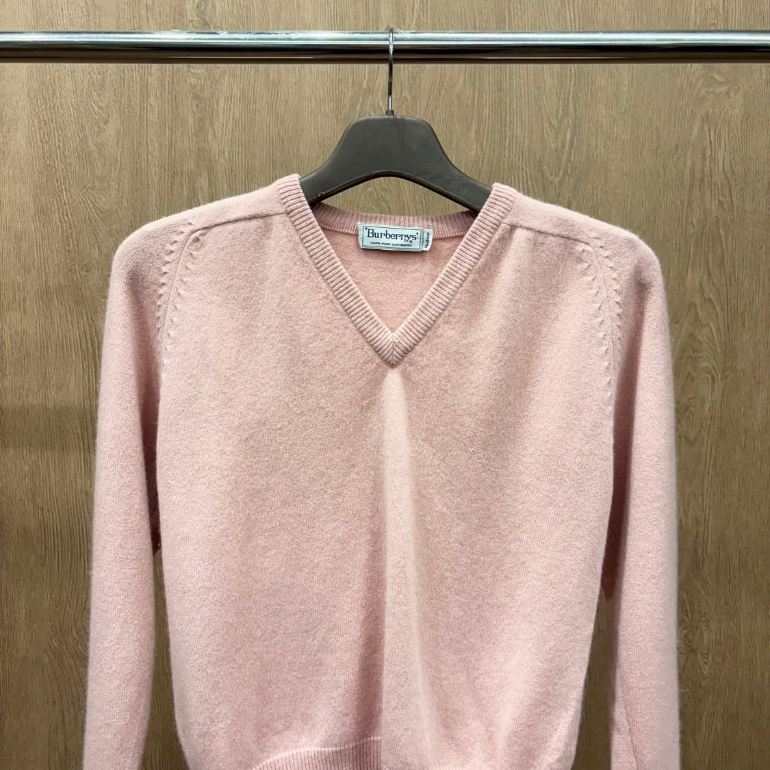 버버리 브이넥 울 앙고라 니트 스웨터 트위스트 조직 디테일 페일 핑크 상품이미지4