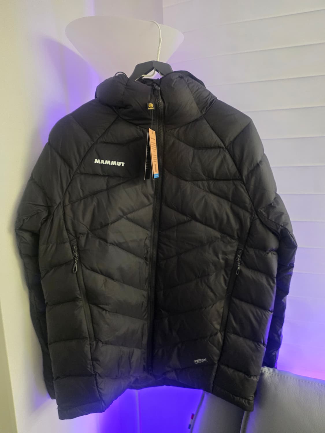 마무트 스위스 명품패딩 새상품 xl （블랙) 상품이미지1