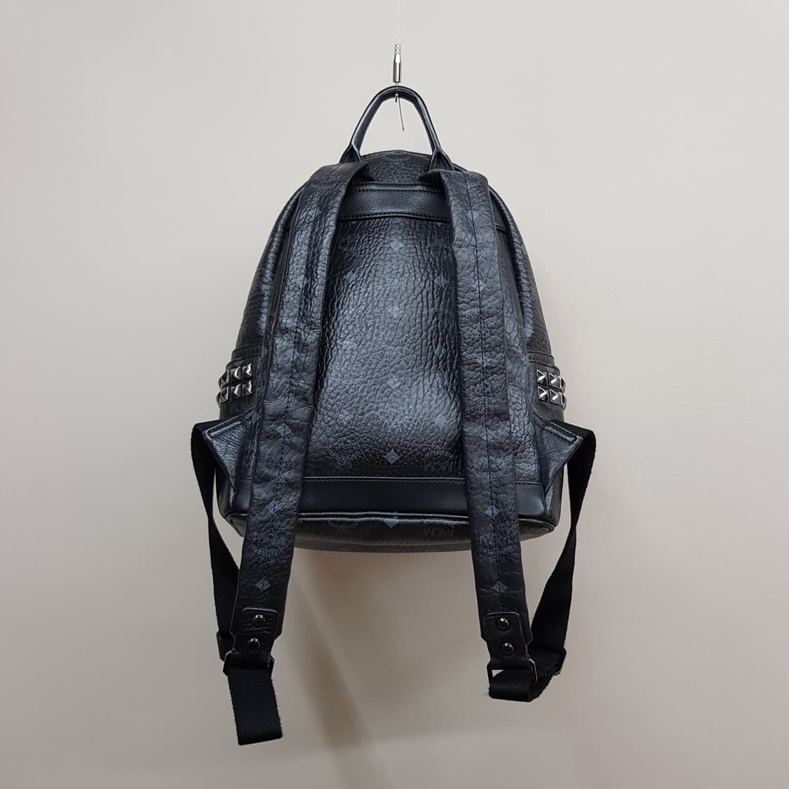 MCM 비세토스 미니 레더 스터드 백팩 상품이미지5