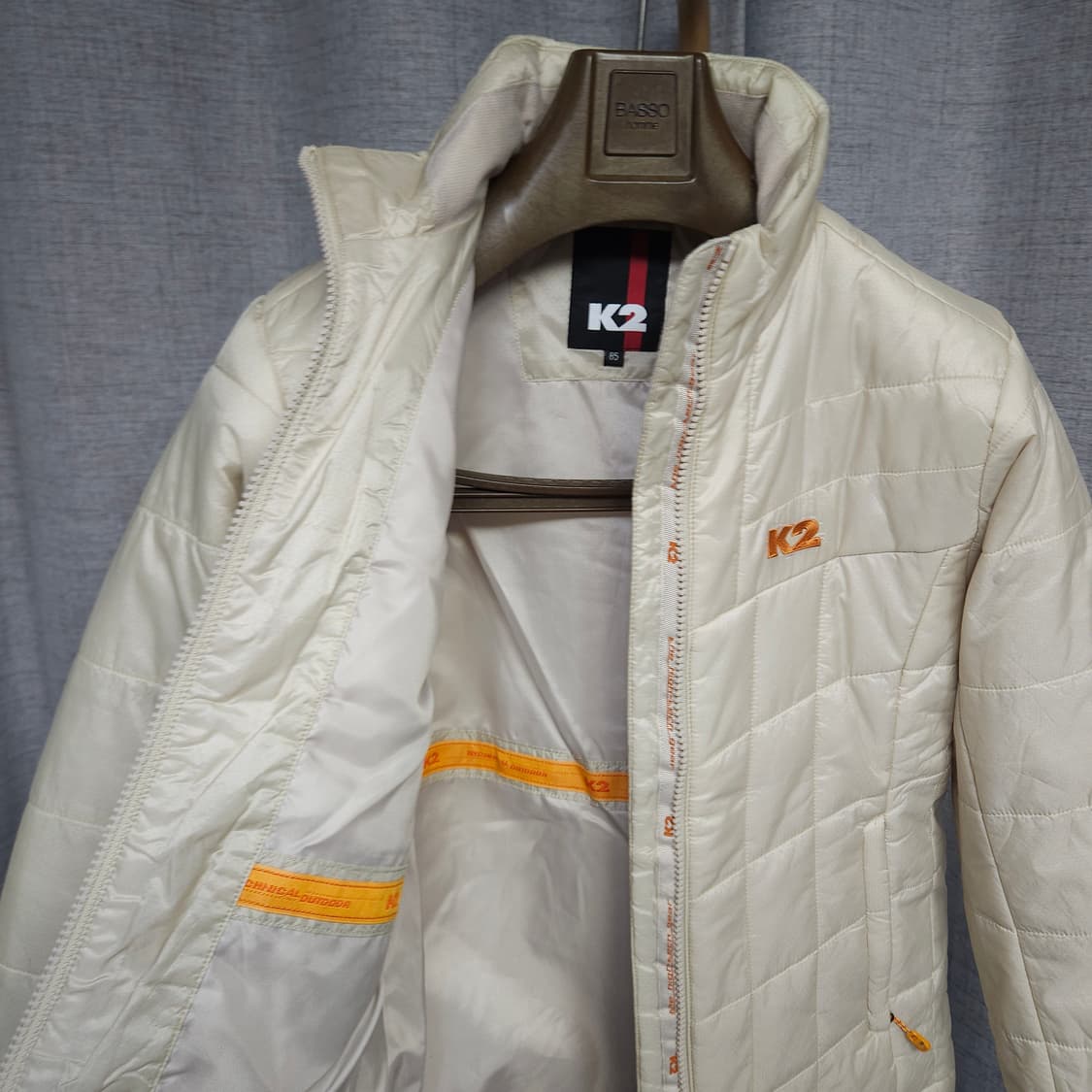 85 ) K2 여성 베이지 경량 패딩 상품이미지3