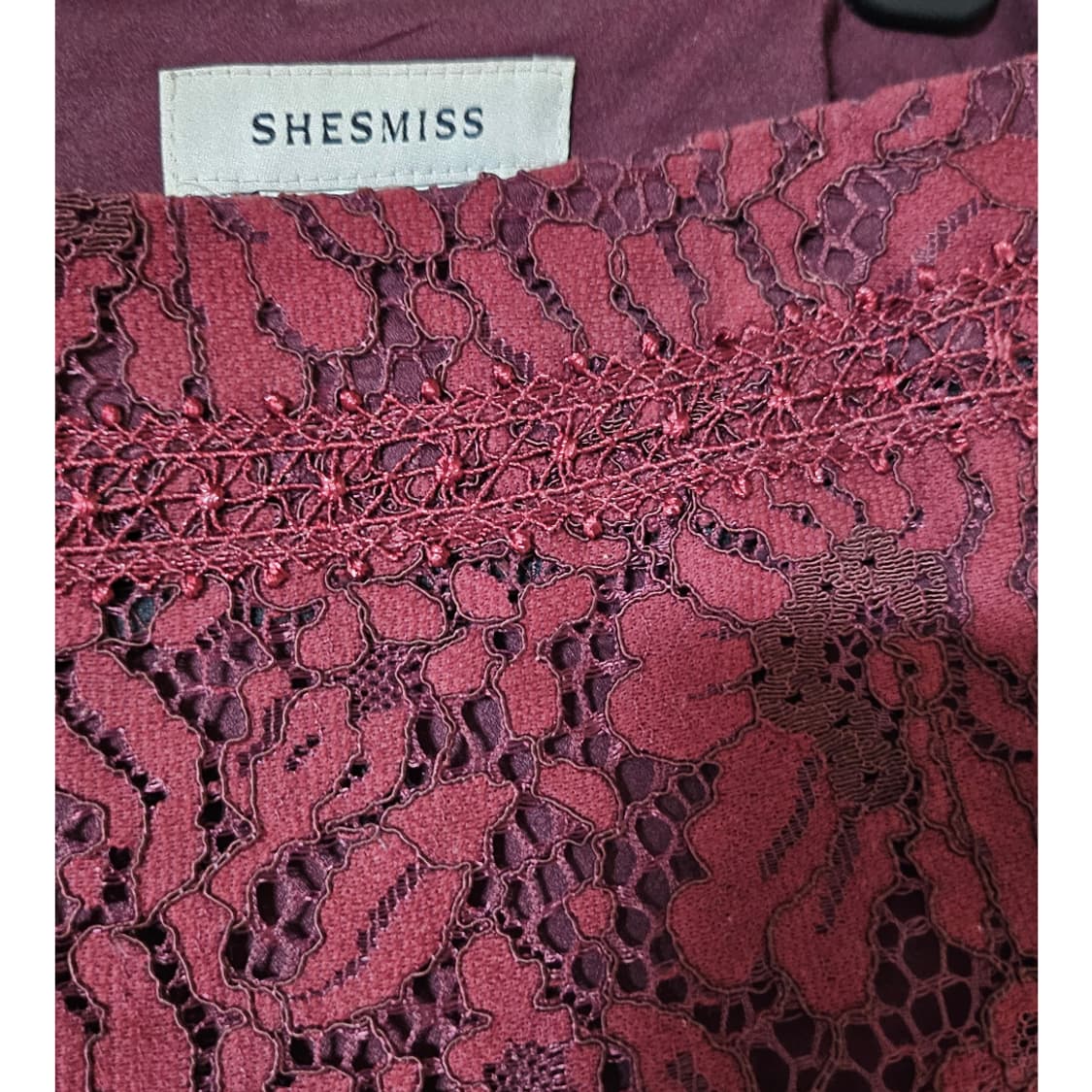 쉬즈미스 레이스 버건디 H라인 미디 스커트 66 | 상태A 상품이미지3