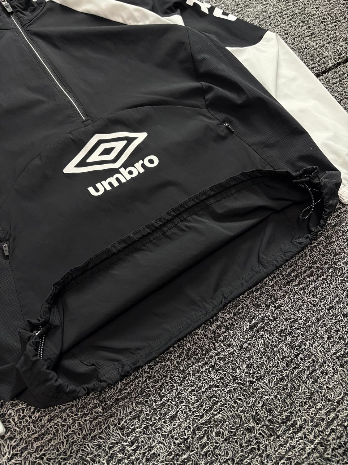 엄브로 빅로고 올드스쿨 스펠아웃 디테일 아노락 웜업 1654 상품이미지3