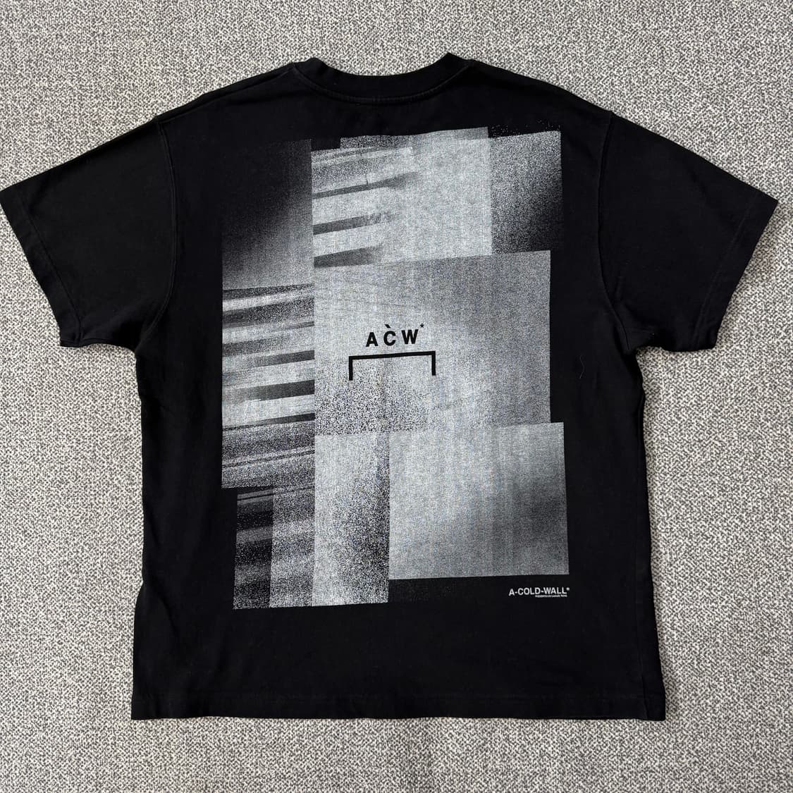 어콜드월 에센셜 그래픽 로고 티셔츠 상품이미지1