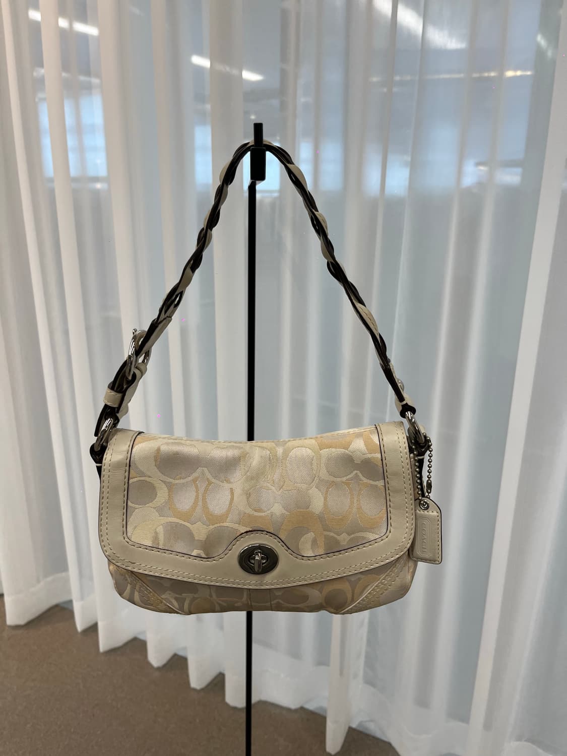 Coach Cream White Shoulder Bag 상품이미지4