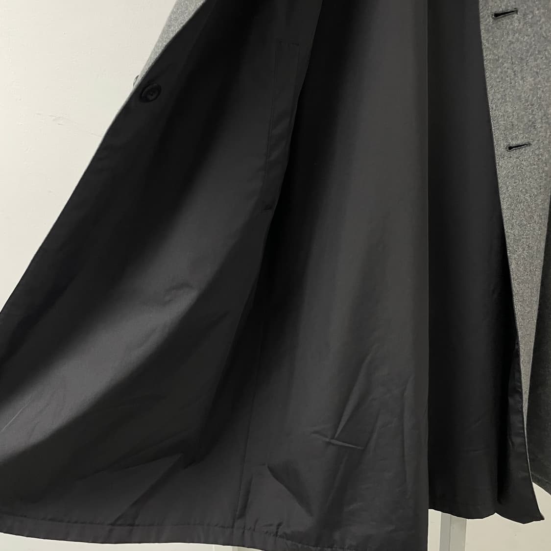 안나마리아 블랙/그레이 리버시블 코트 42(W) 상품이미지6