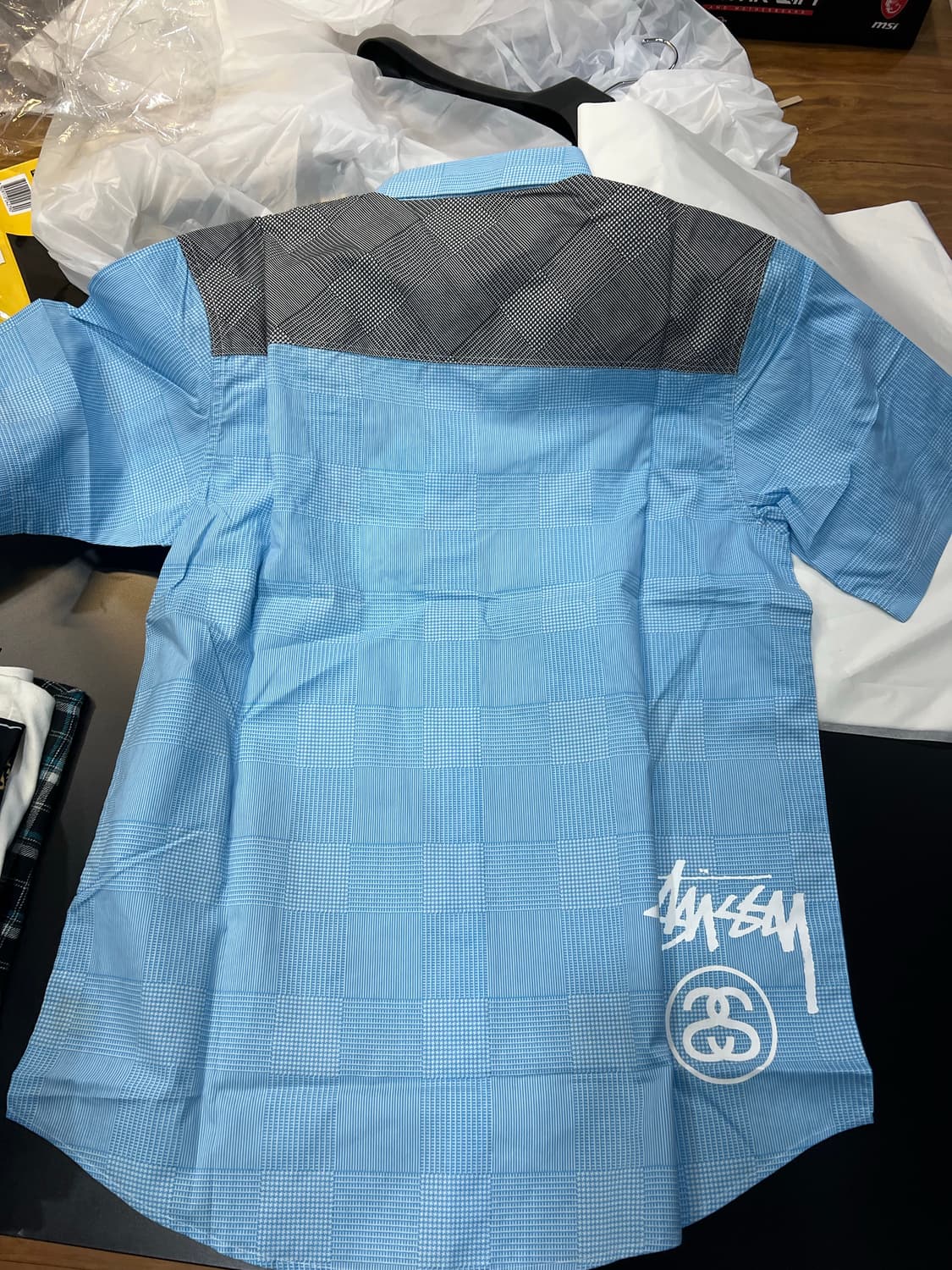 스투시 아카이빙 그래픽 로고셔츠  상품이미지3