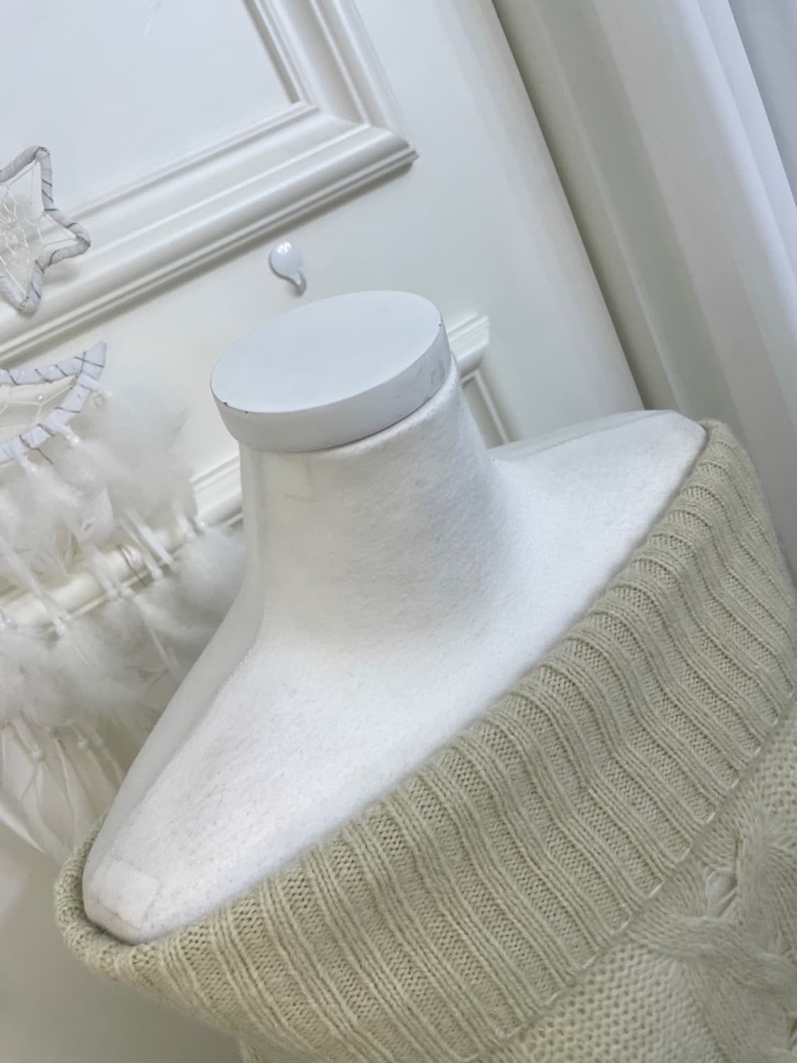 beige ivory twist off-shoulder opc 상품이미지7