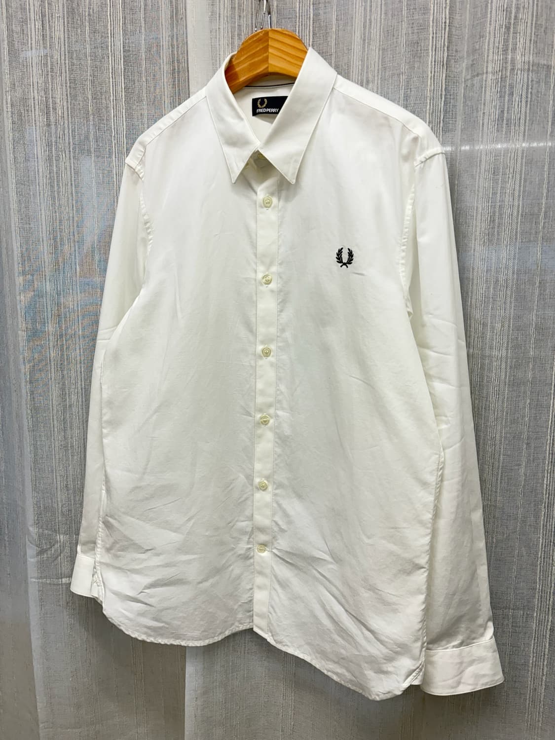 Fred Perry 프레드페리 로렐 자수 화이트 셔츠 상품이미지3
