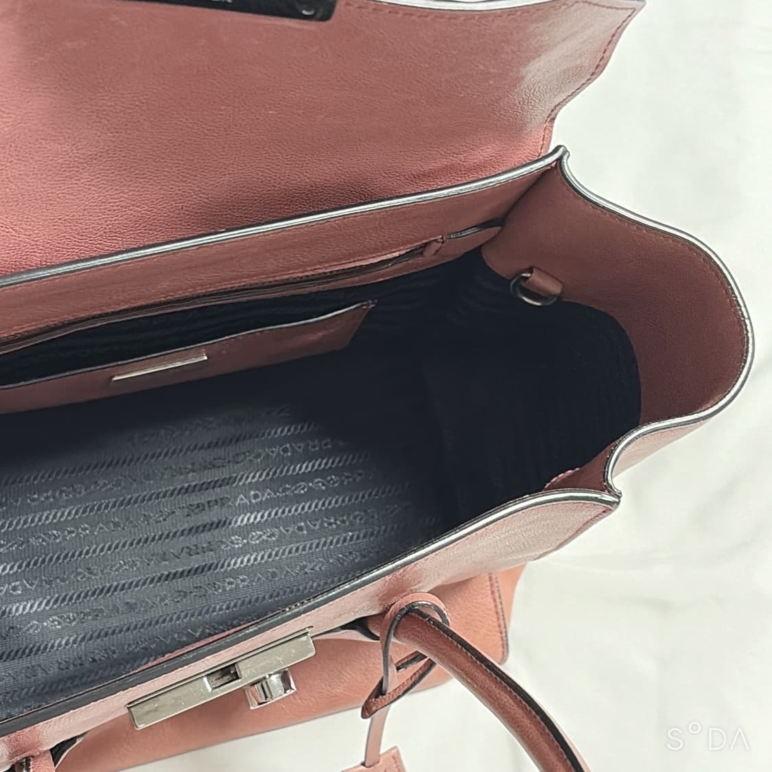 프라다 비텔로 다이노 사운드 락 사첼 토트백 상품이미지8