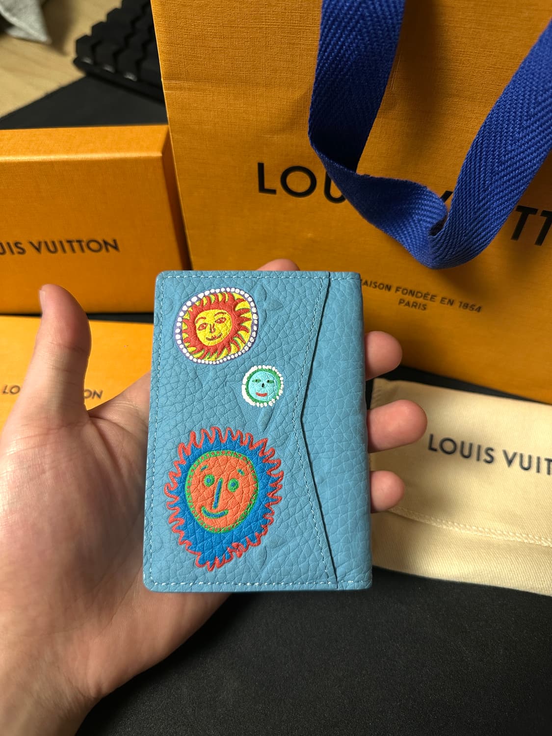 루이비통x야요이 포켓오거나이저 토뤼옹 모노그램 블루 상품이미지3