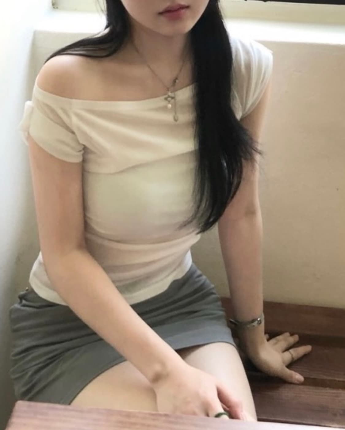 lalameemee Draping off shoulder top 코디세트 상품이미지3