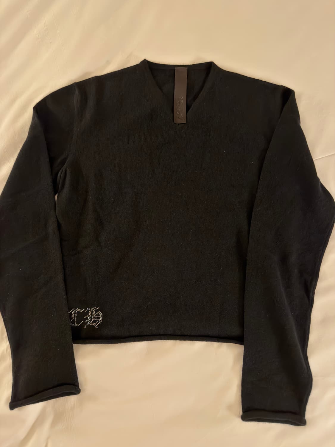 크롬하츠 캐시미어 크로스 비즈 자수 브이넥 니트 상품이미지1