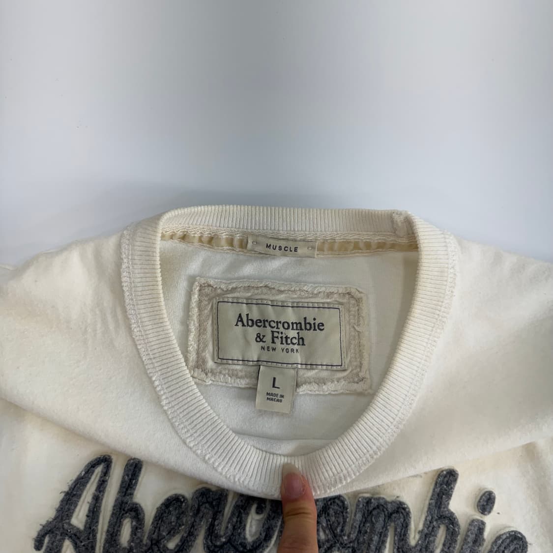Abercrombie 아베크롬비 그레이 레터링 반팔 상품이미지5