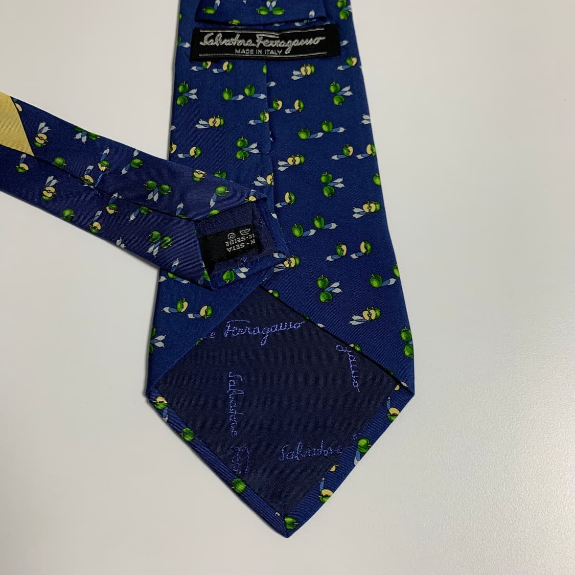 페레가모(Ferragamo) 명품넥타이 클래식 정장룩 코디 A-A+등급 상품이미지6