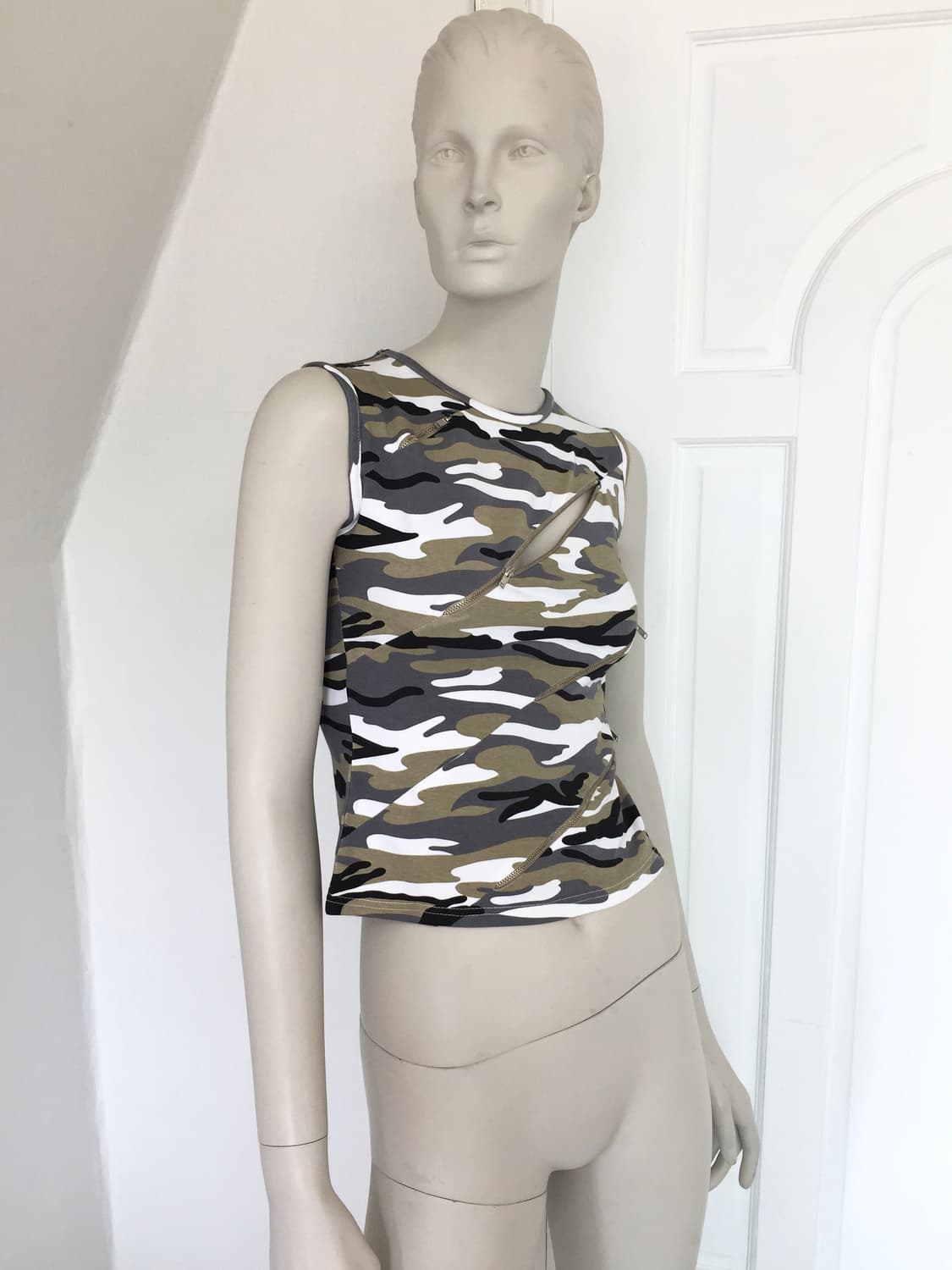 Camo Slant Zip Tank Top 상품이미지2