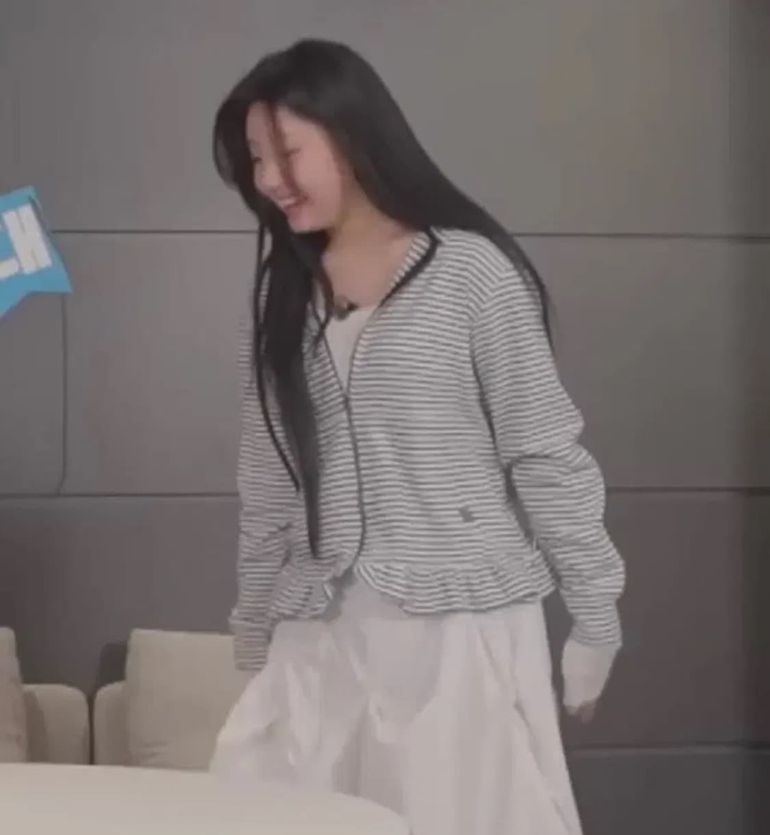 노컨텐츠 프릴 후드집업 상품이미지2
